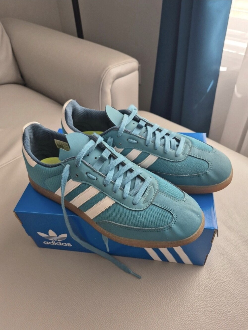 Adidas Men's Blue Velosamba Size 12